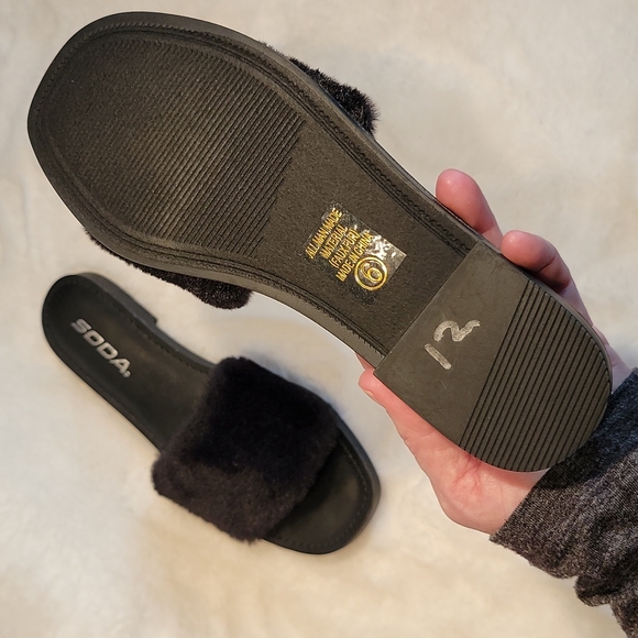 SODA ♡ Sweet-Cute 'n Sexy Black Faux Fur Flat Slip On Slippers 6 - Picture 15 of 17